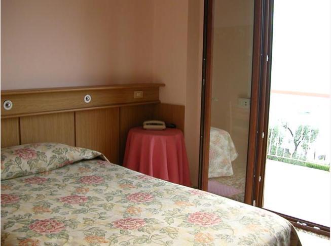 Hotel San Faustino Торри-дель-Бенако Экстерьер фото